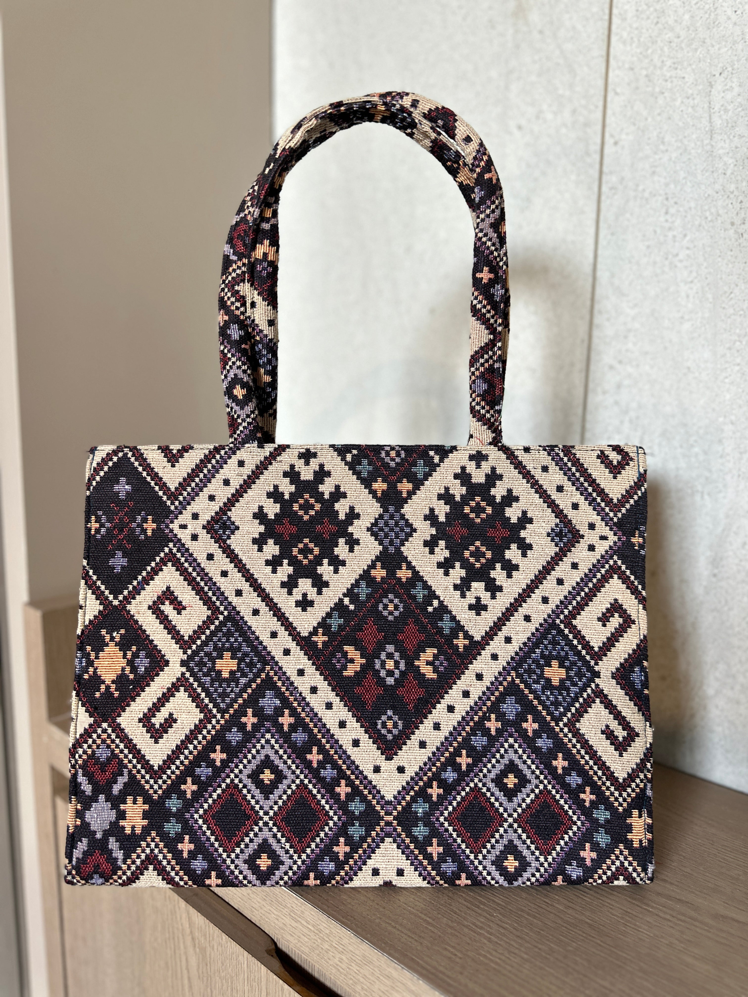 Elegant Jacquard Tote Bag with Zipper Closure | vegosis