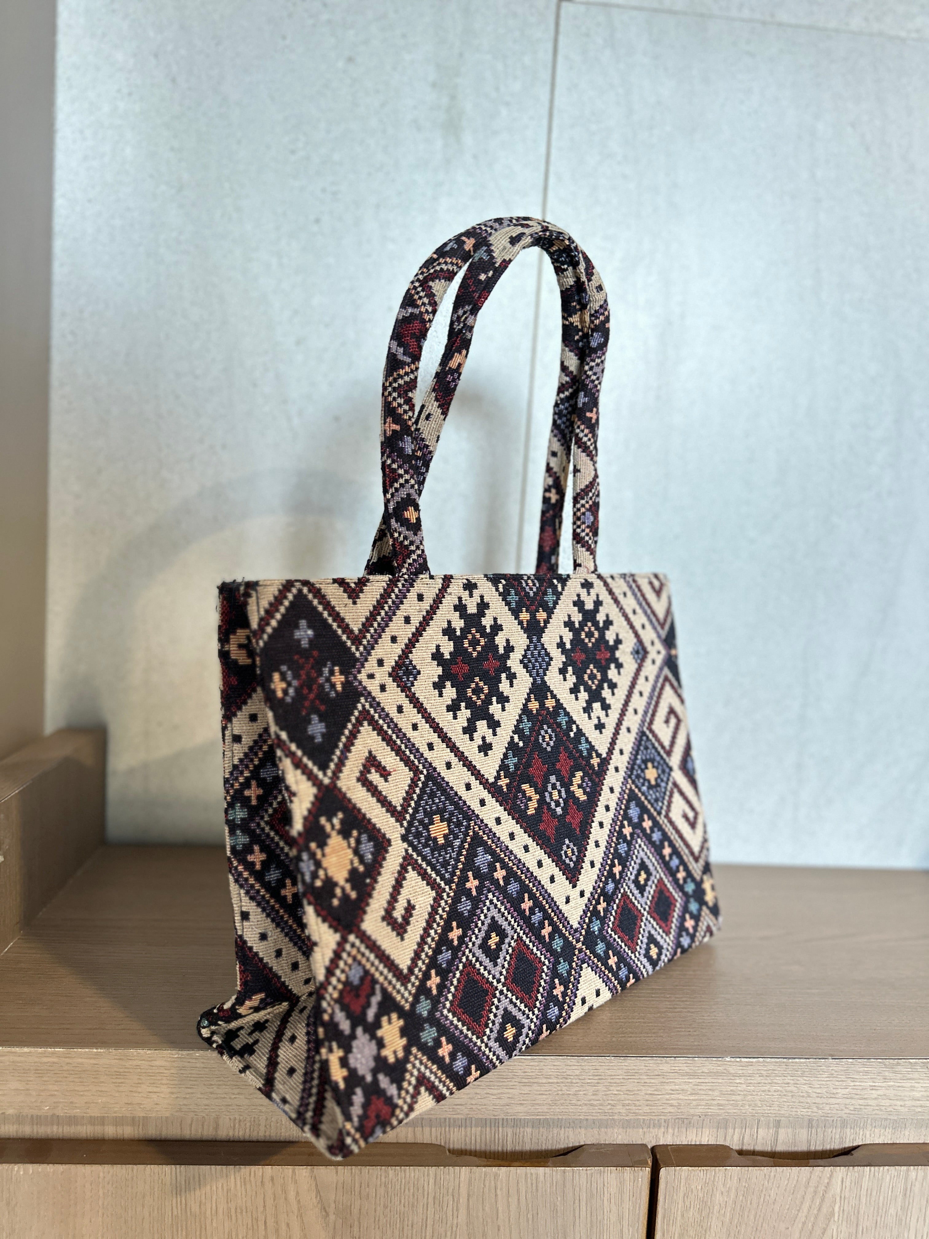 Elegant Jacquard Tote Bag with Zipper Closure | vegosis