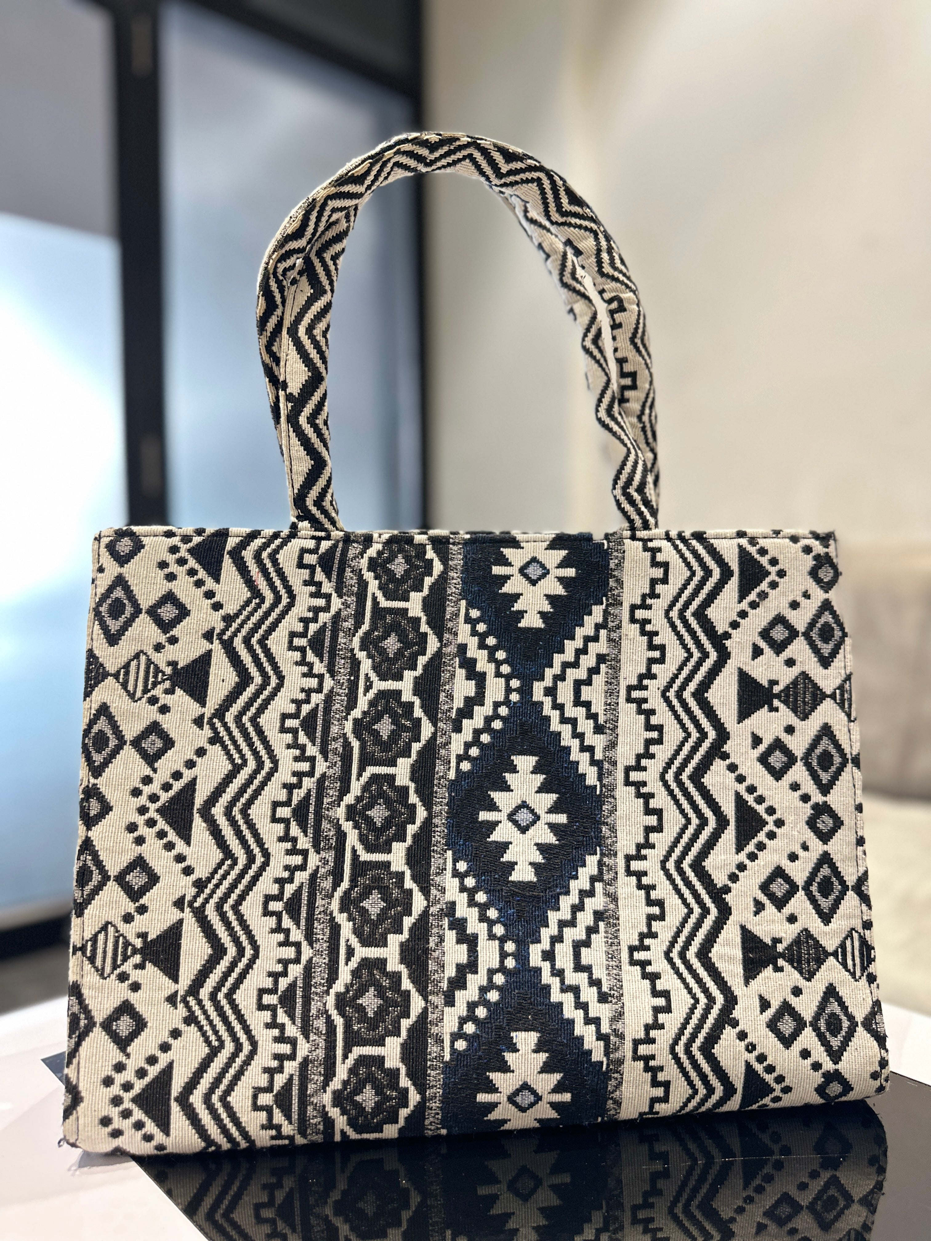 Luxury Tribal Pattern Jacquard Handbag – Classic & Elegant | vegosis