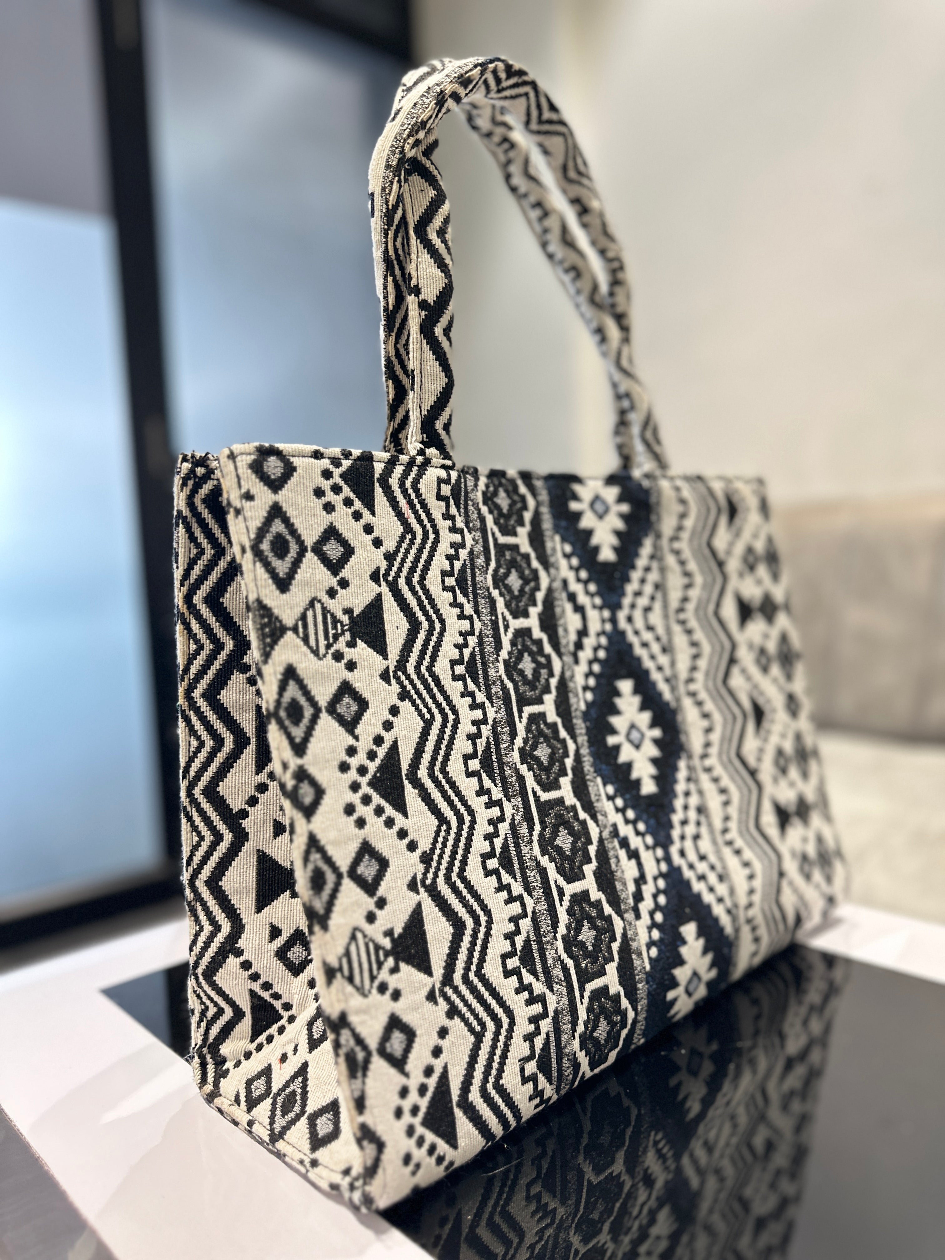 Luxury Tribal Pattern Jacquard Handbag – Classic & Elegant | vegosis